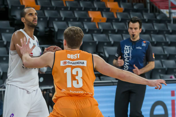 带批评的声 带批评的声